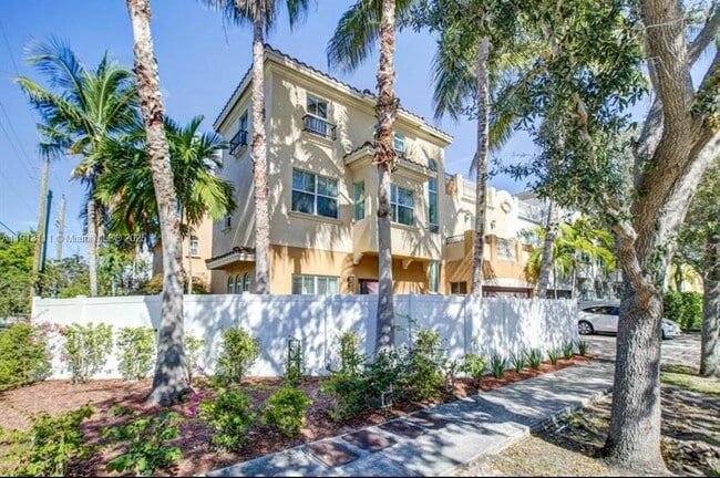 Building Photo - 601 NE 11th Ave