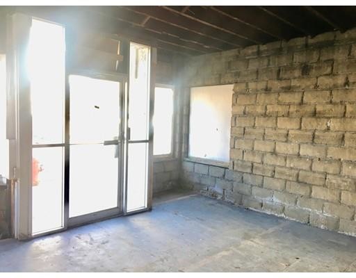 Building Photo - 215 Salem St