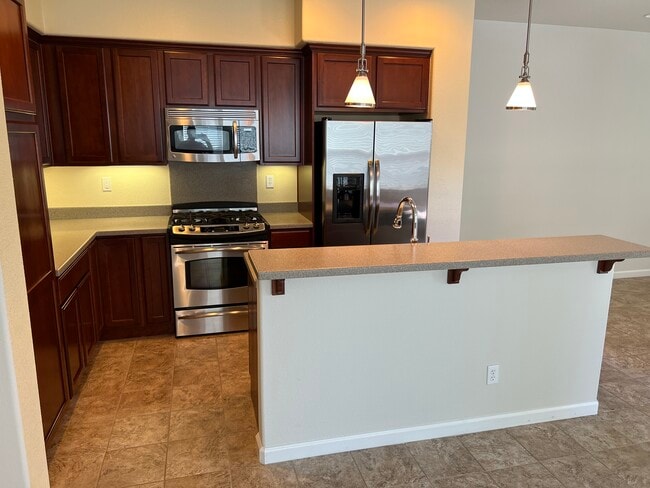 Building Photo - 207 W La Flor Ln