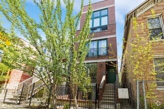 Building Photo - 927 N Hermitage Ave
