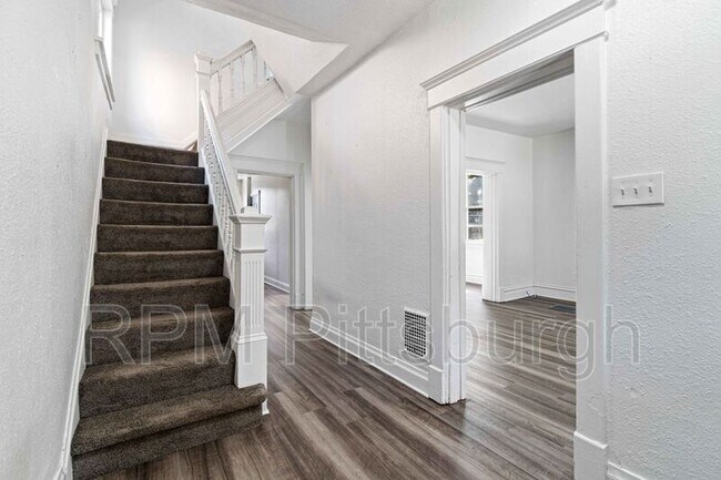 Foto del edificio - 400 W Prospect Ave