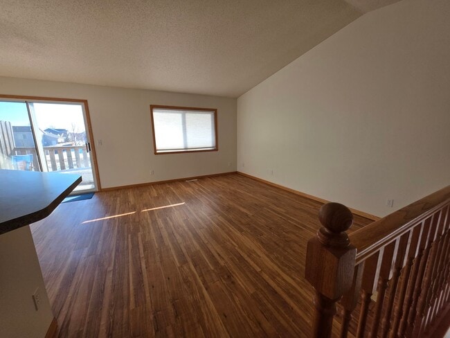 Building Photo - 3 bed twinhome for rent