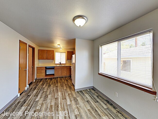 Building Photo - 907 S 4th Ave