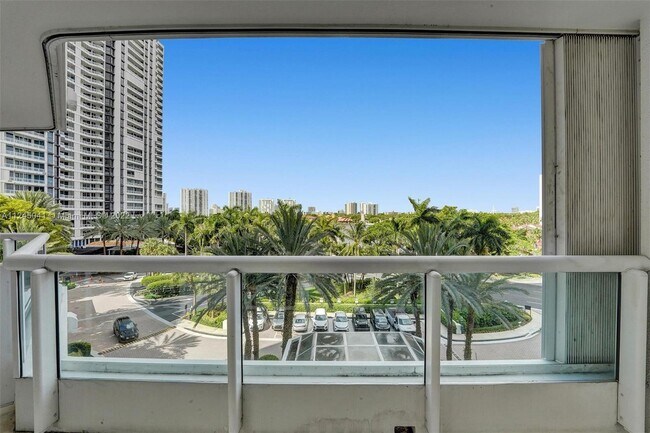Foto del edificio - 21205 NE 37th Ave