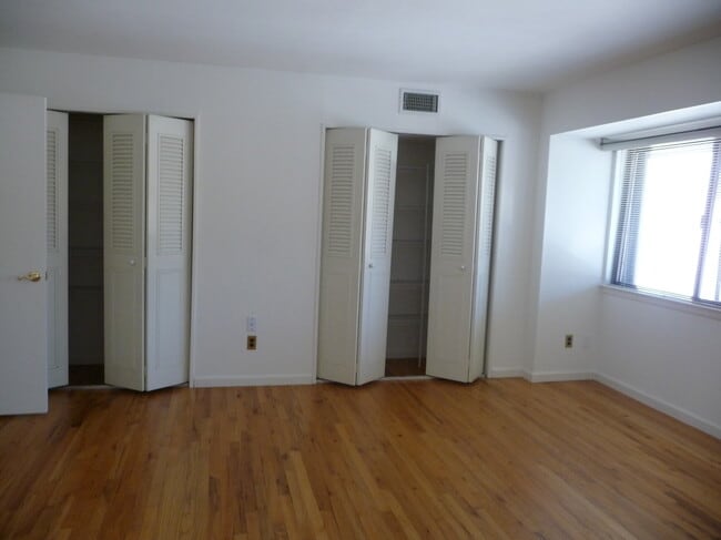 Foto del edificio - 160 Mead Ave