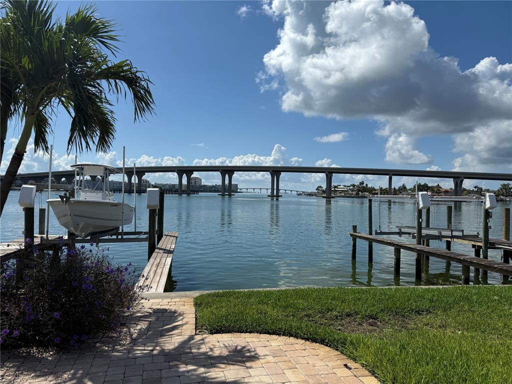 Foto principal - 590 Belle Point Dr