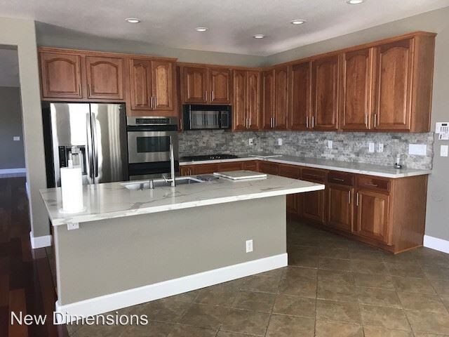 Building Photo - 5865 E Hidden Valley Dr