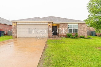 Building Photo - 13233 Bridgewater Dr