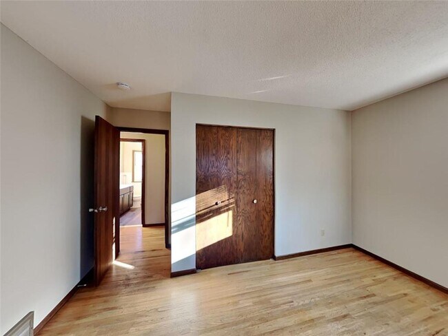 Building Photo - 12928 Viking Dr