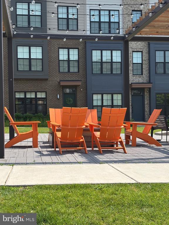 Building Photo - 7373 Arlington Blvd