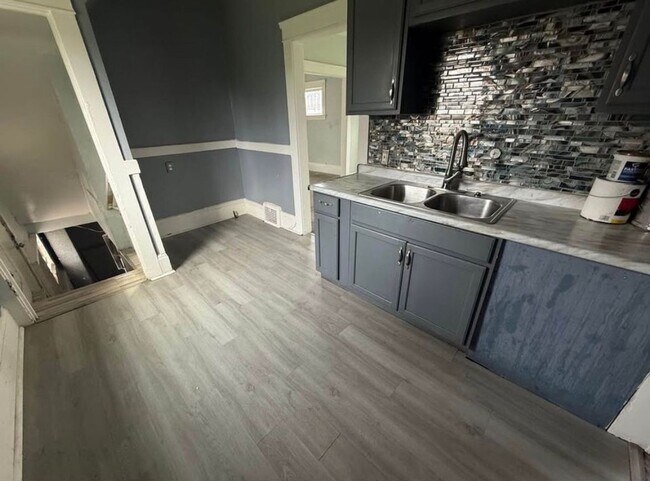 Foto del edificio - 4145 E 120th St