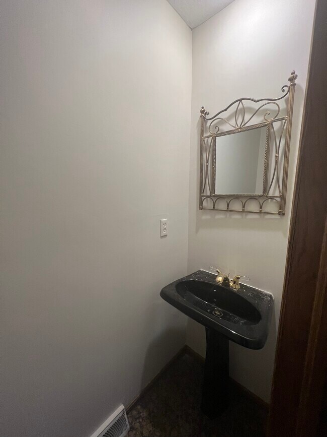 Foto del edificio - 4611 Sandringham Dr