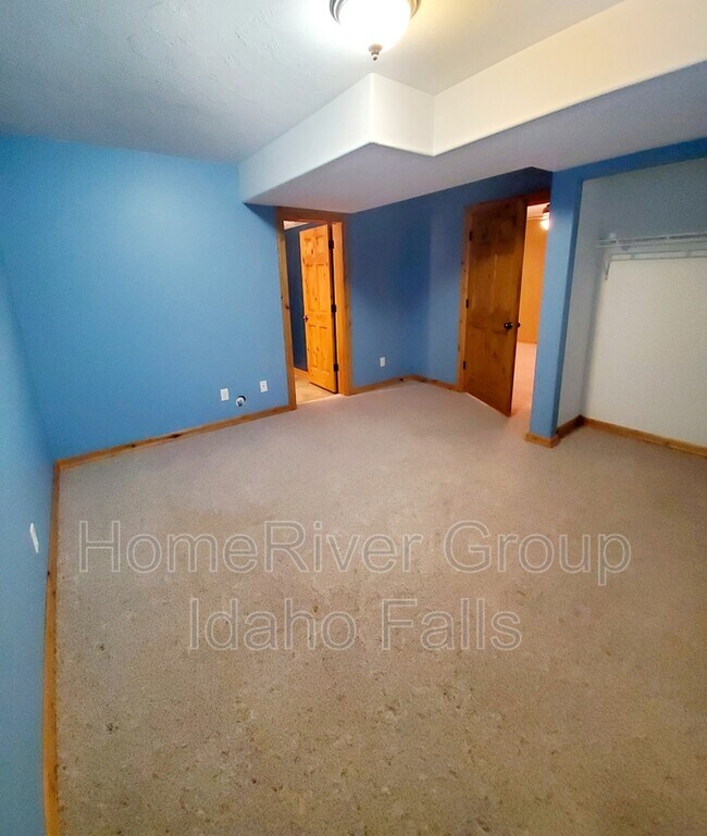 Building Photo - 2960 Simon St