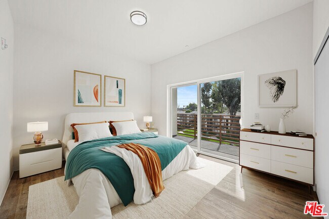 Foto del edificio - 7411 Artesia Blvd