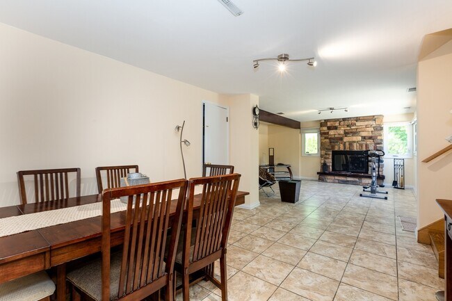 Foto del edificio - 9144 Sycamore Dr