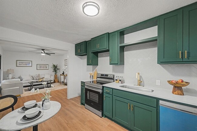 Foto del edificio - 7349 Pensacola Ave