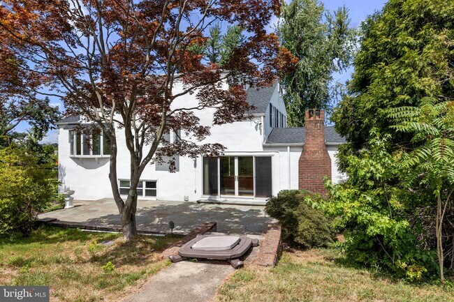 Building Photo - 901 Highland Ave