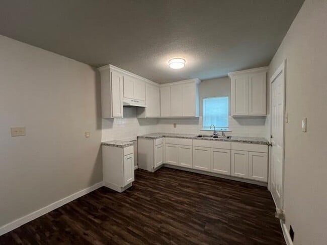 Building Photo - 2209 Homan Ave