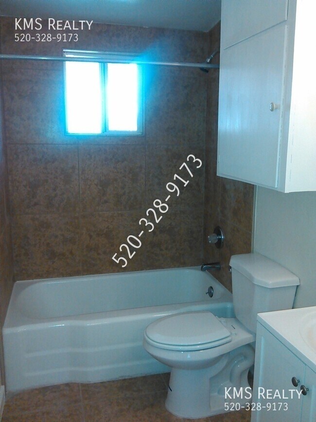 Building Photo - 2 Bedroom 2 Bath - OWNER/AGENT
