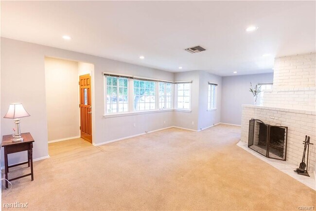 Foto del edificio - 3 br, 2 bath House - 5522 Fallbrook Ave