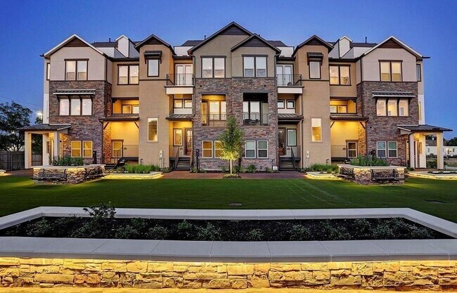 Building Photo - 2643 Fountain Key Blvd