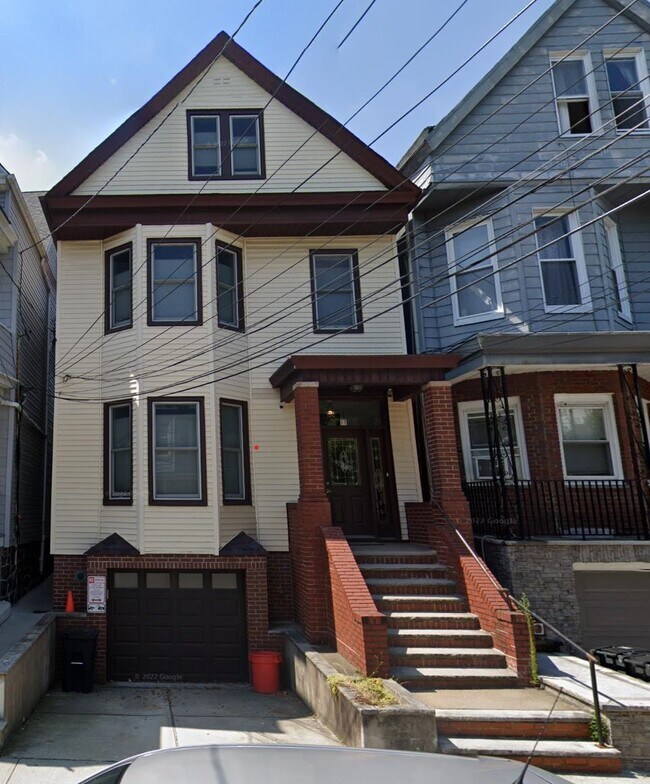 19 Cooper Pl Unit 3, Weehawken, NJ 07086 Room for Rent in Weehawken