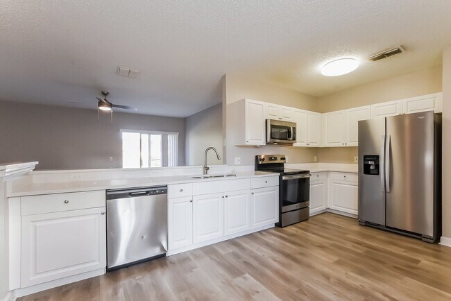 Building Photo - 627 Cotulla Dr