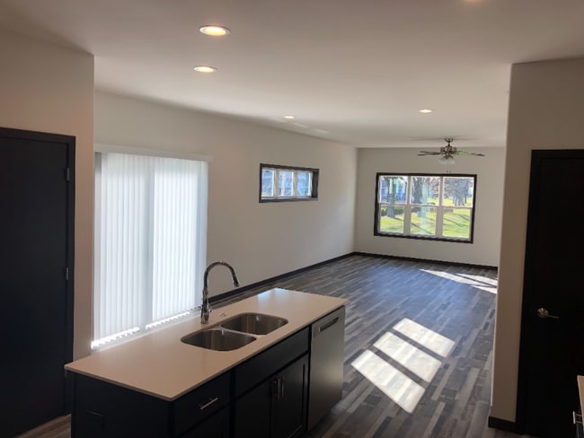 Building Photo - 4509 Golf Dr