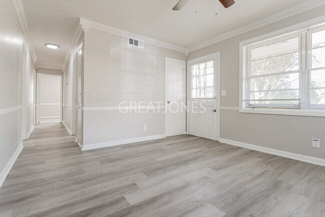 Building Photo - NOW OFFERING $250 OFF FIRST FULL MONTH IF ...