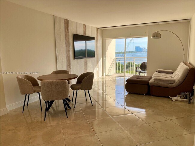 Foto del edificio - 400 Kings Point Dr