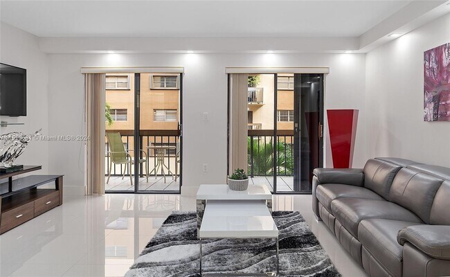 Foto del edificio - 5249 NW 7th St