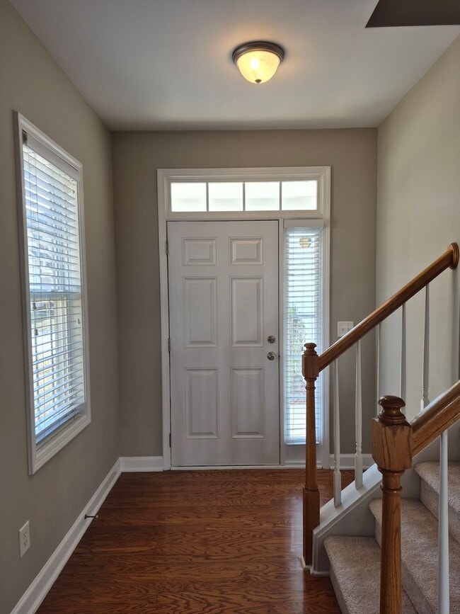 Building Photo - NEW LISTING!!!!!