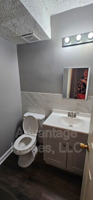 Foto del edificio - 721 N 70th Terrace