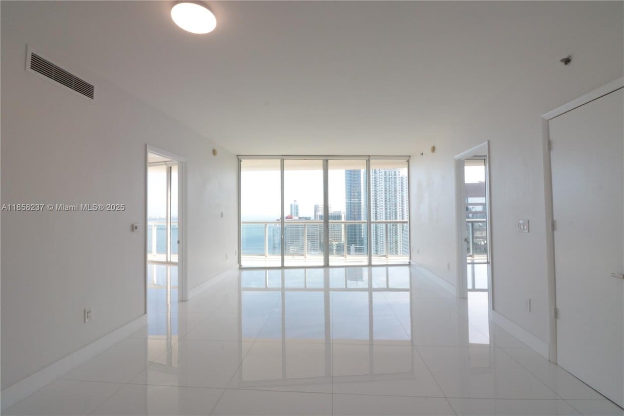 Primary Photo - 495 Brickell Ave