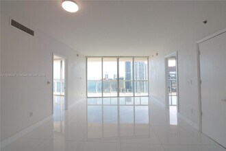 Building Photo - 495 Brickell Ave