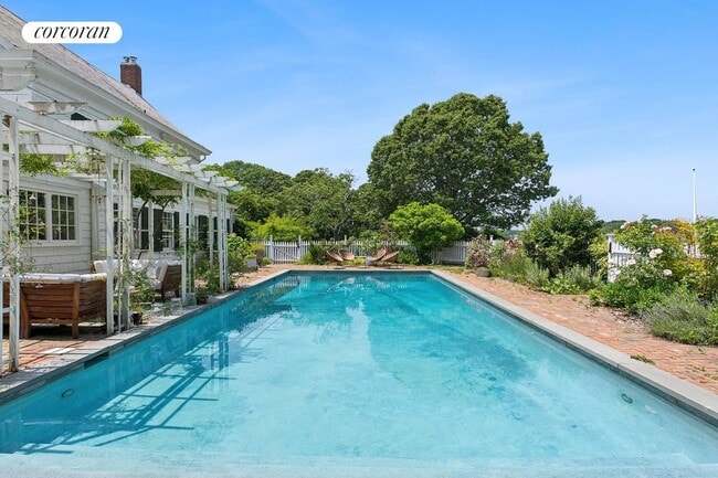 Foto del edificio - 1160 Goose Creek Ln