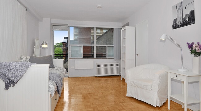 Building Photo - 214 St George St