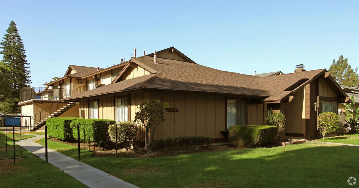Primary Photo - 2320 E Ball Rd
