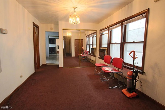 Building Photo - 3 br, 1 bath Apartment - 916 S Miller St # 1