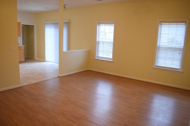 Building Photo - 6818 Hailsham Dr