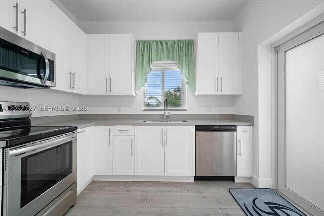 Foto del edificio - 836 NW 33rd Ave