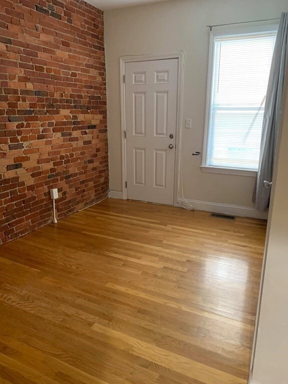 Building Photo - 10 Homer St