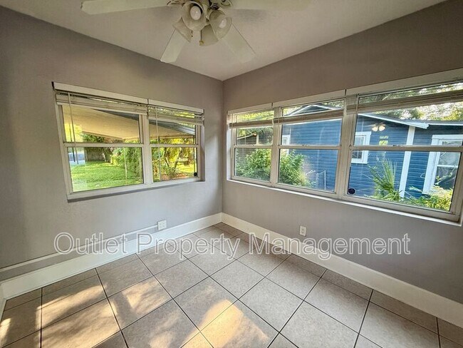 Foto del edificio - 737 Carlson Dr