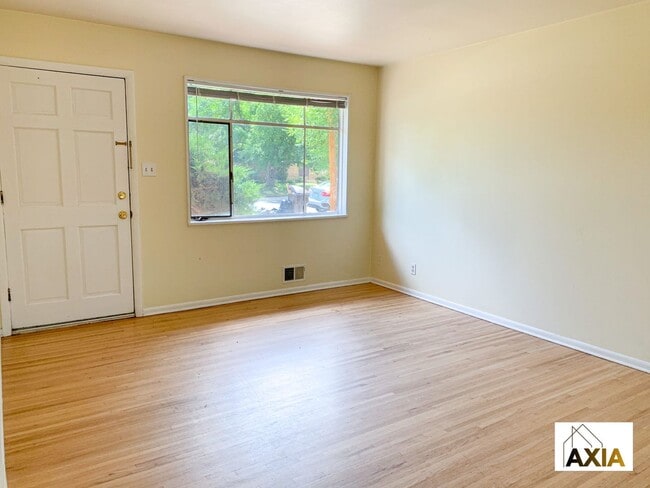 Building Photo - 205 S 39th St