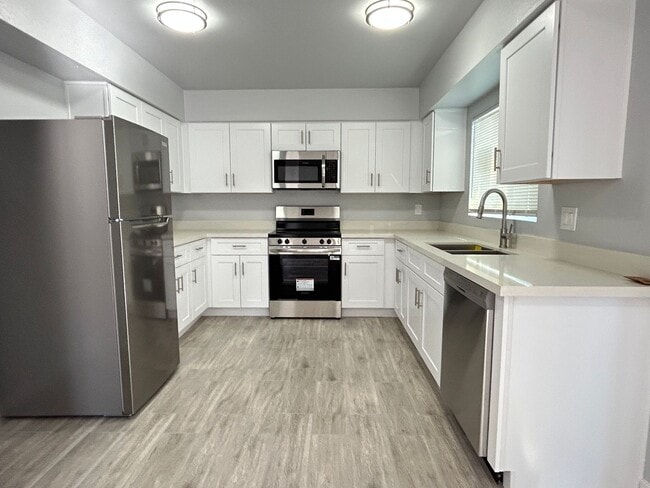 Building Photo - Brand New Remodeled 2 Bed 2 Bath