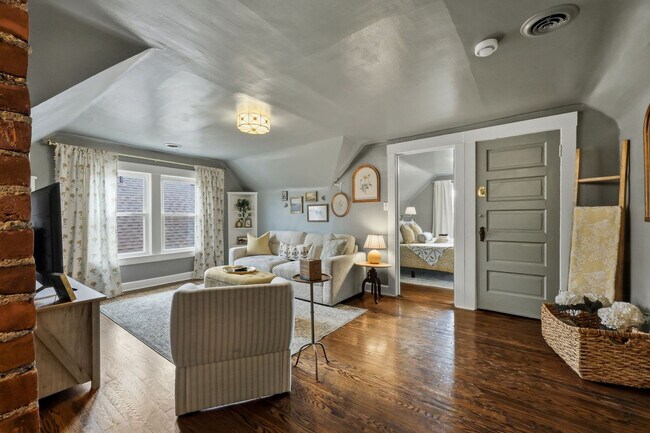 Foto del edificio - 1289 W 102nd St