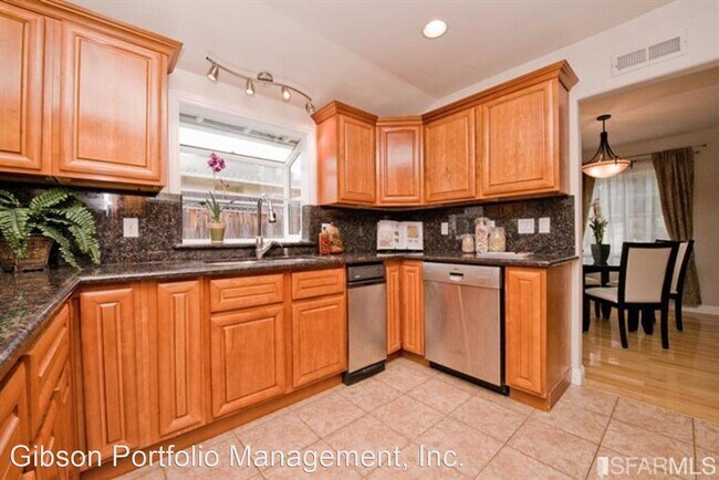 Building Photo - 3 br, 3 bath House - 839 Pinon Ave.