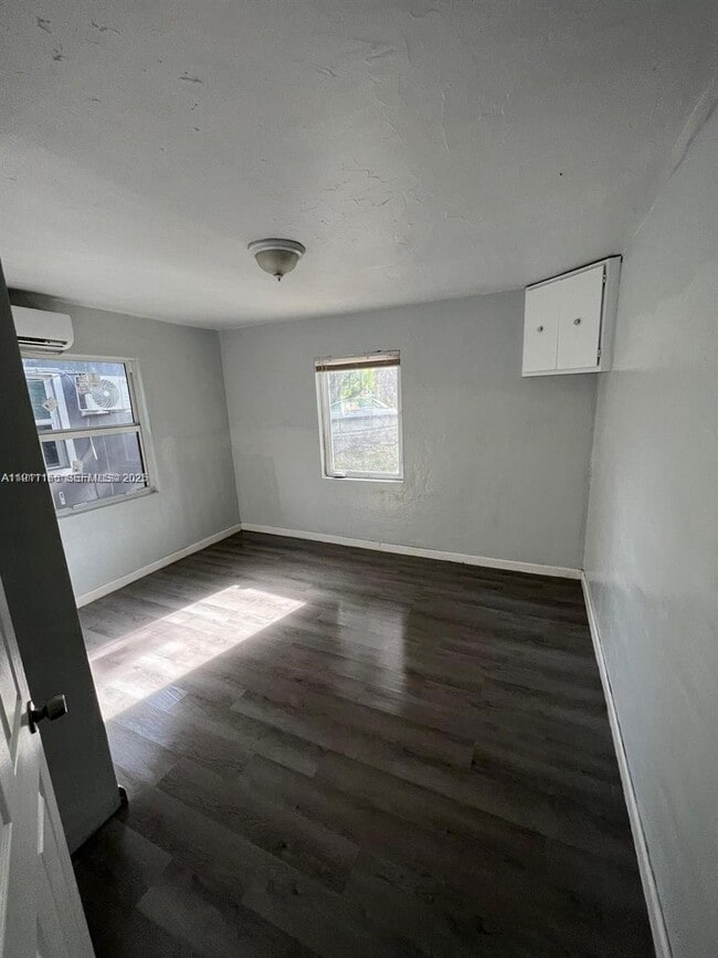 Foto del edificio - 2864 NW 6th Ct