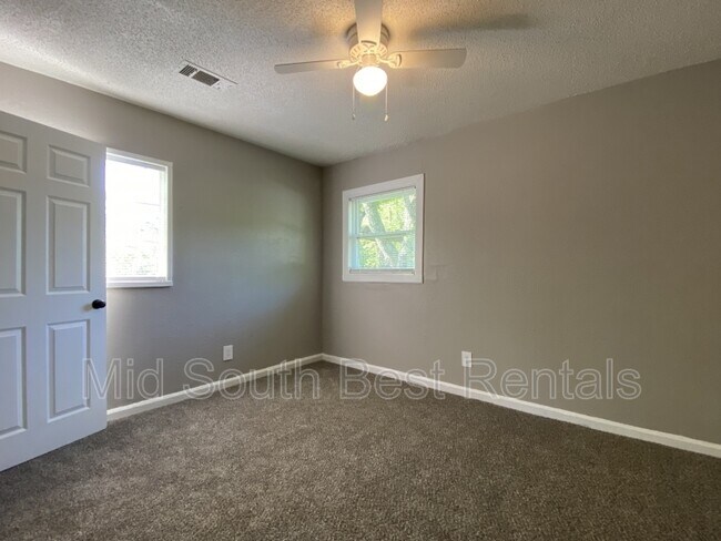 Foto del edificio - 668 Delta Rd