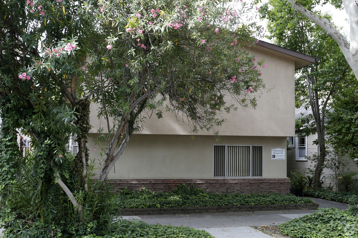 Building Photo - 2518 G St